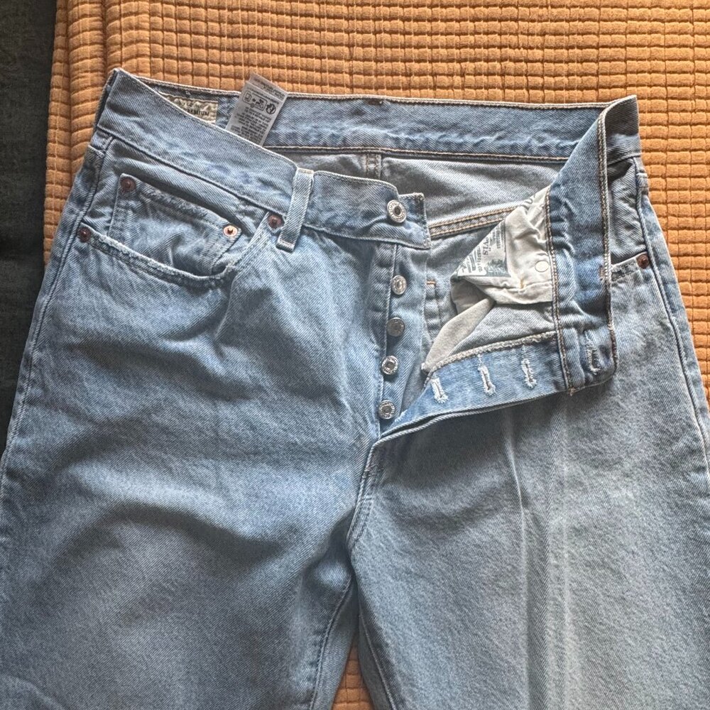 Levi's 501 '90s Ankle Women's Jeans - By Your Side - Light Wash - 30w x 27l - Picture 6 of 7